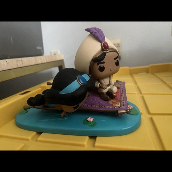 Out Of Box Funko Pop Disney's Aladdin Magic Carpet Deluxe Moment Figure - Picture 1 of 1